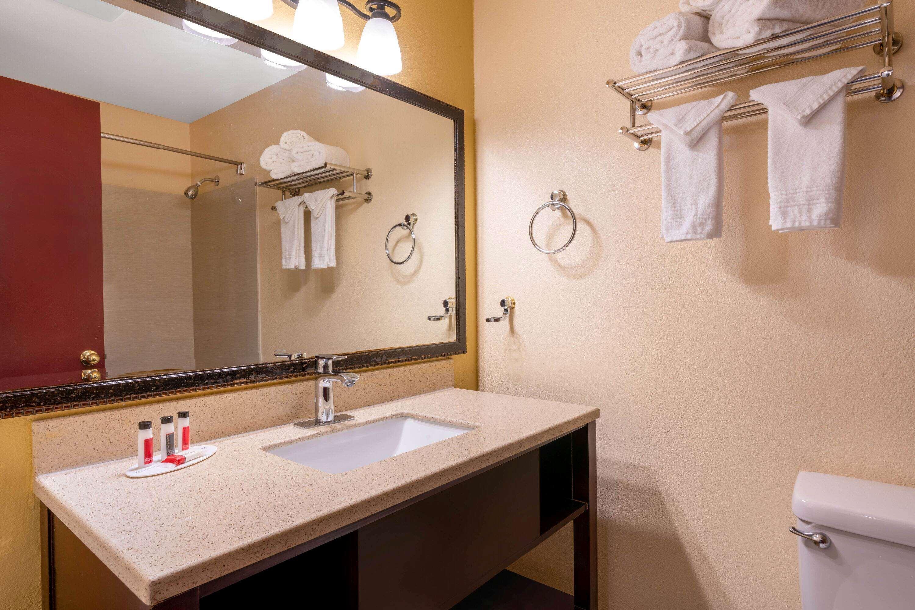 Sutton Suites Hotel SeaTac Buitenkant foto