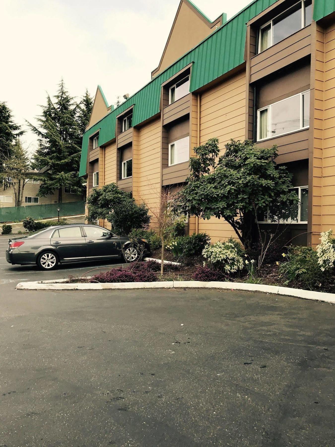 Sutton Suites Hotel SeaTac Buitenkant foto